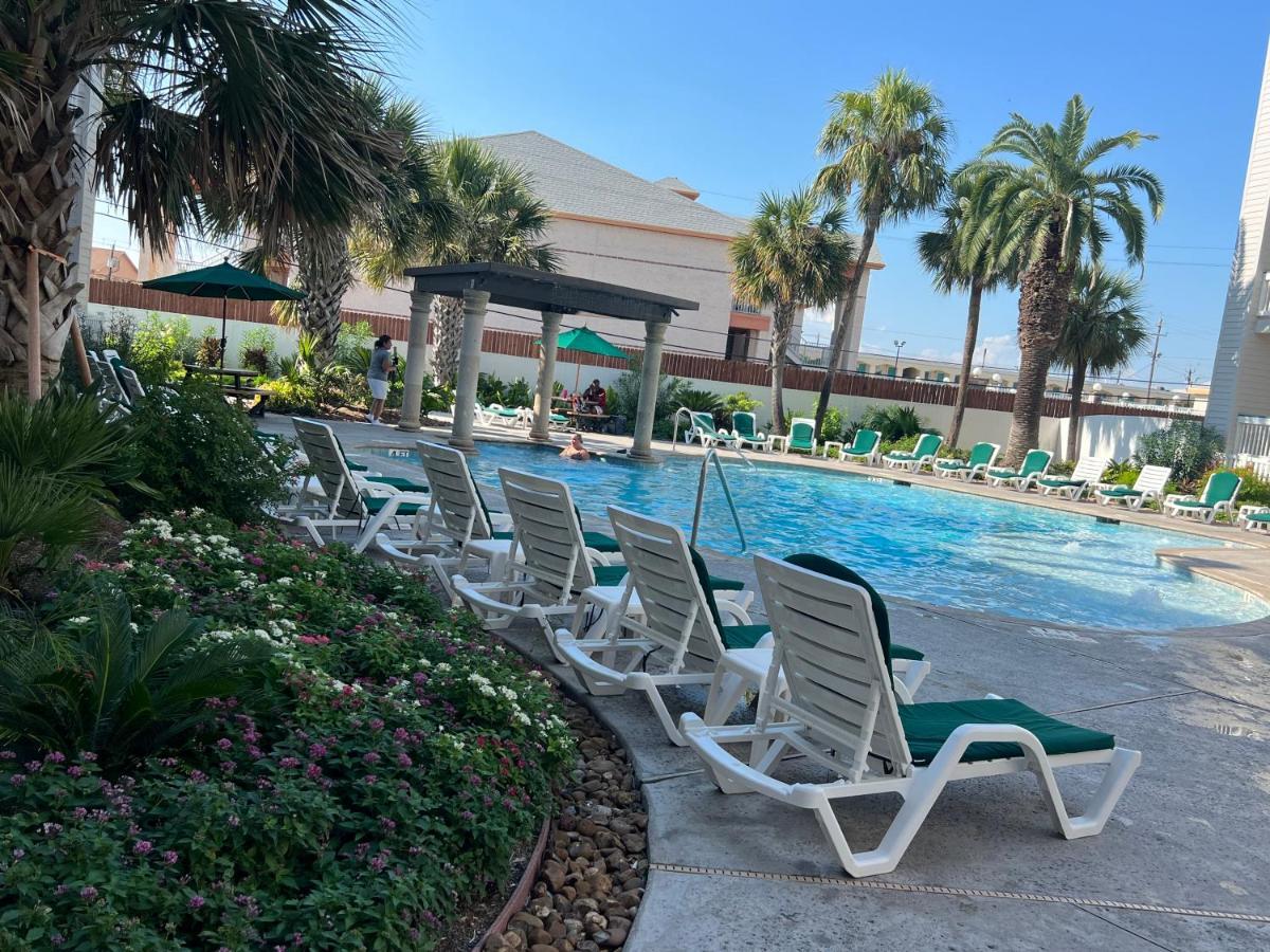 Front And Ocean Views At Casa Del Mar Galveston